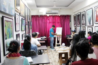 Live outdoor Sketching classes for FA Entrance