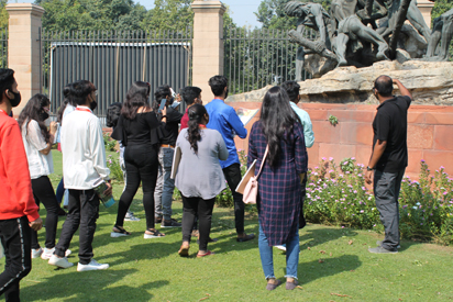 Live outdoor Sketching classes for FA Entrance