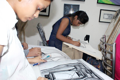 Live outdoor Sketching classes for FA Entrance